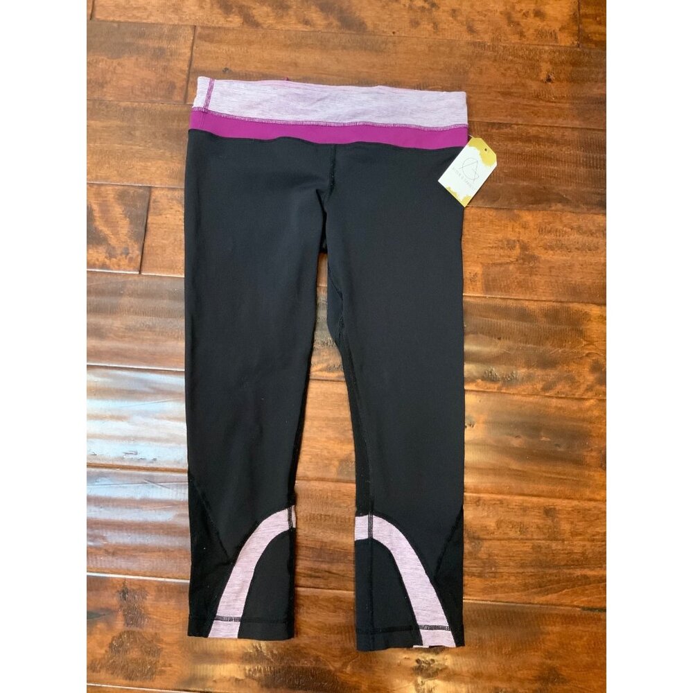 Lululemon Black Athletic Capris W/Purple & White Striped Waistband Leggings Sz 8